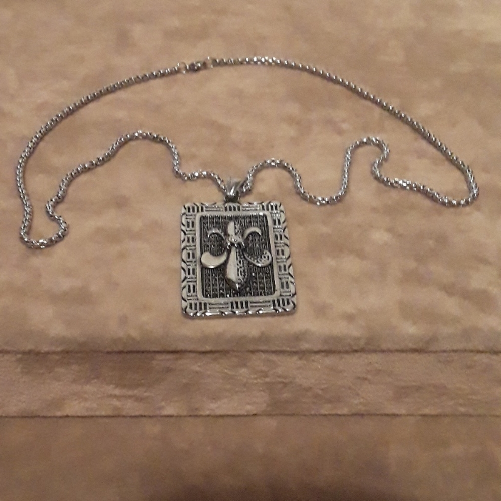 Stainless steel fleurdelis, male or female chain